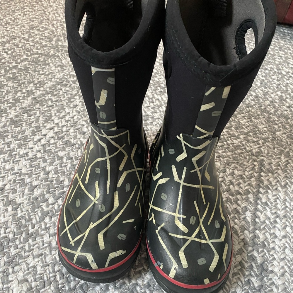 Youth boys hockey bogs. Good condition. Fast shipping!